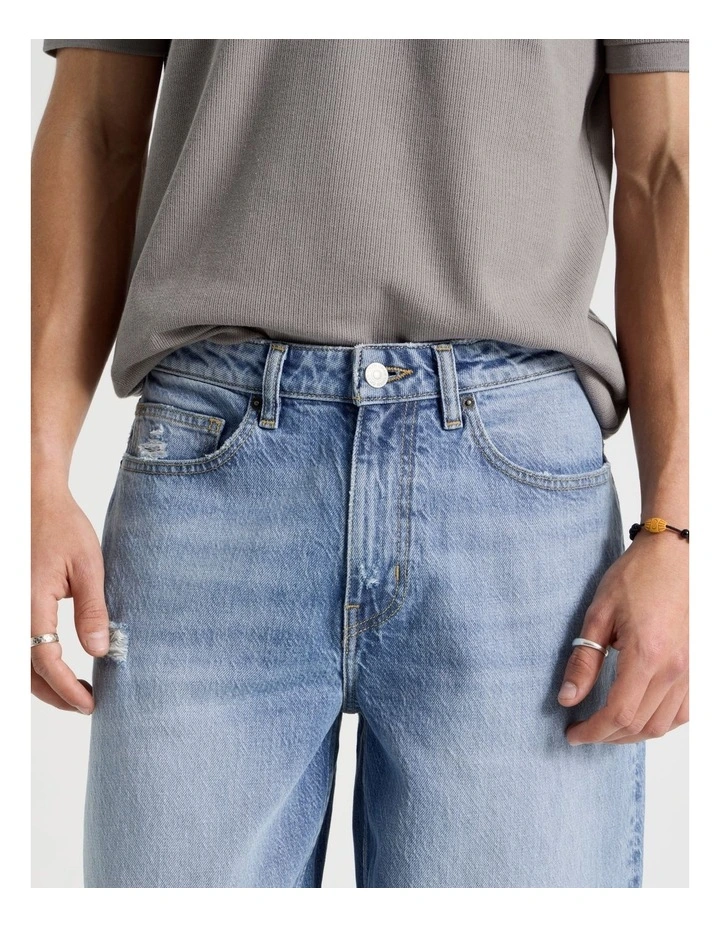 Barrel Leg Jeans in Light Blue image 4