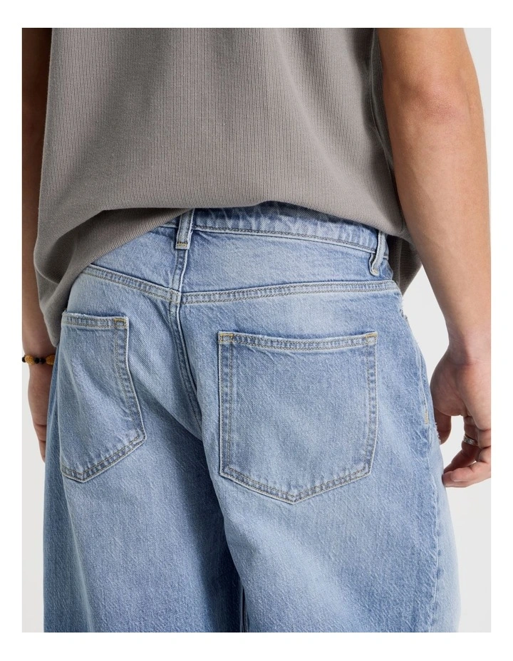 Barrel Leg Jeans in Light Blue image 6