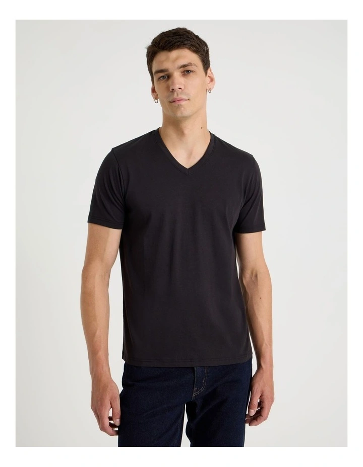 V-Neck T-Shirt in Black image 1