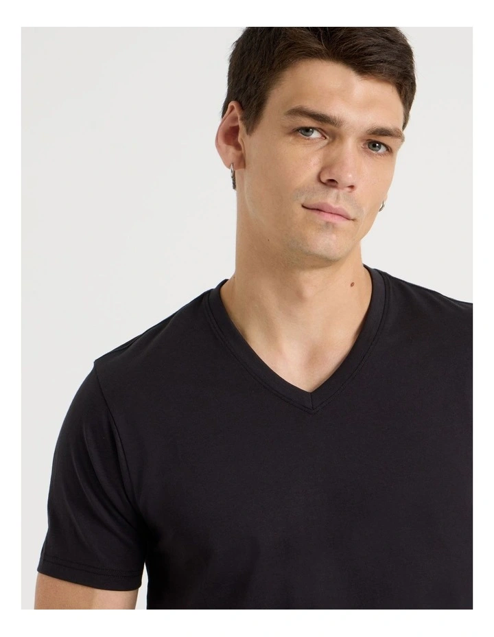 V-Neck T-Shirt in Black image 2