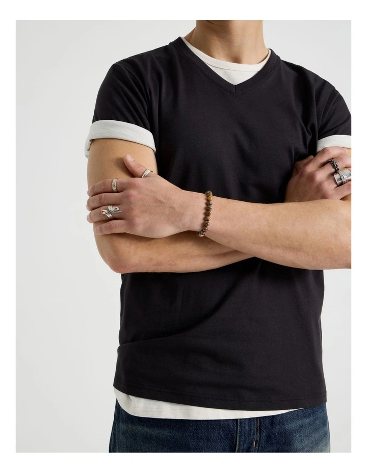 V-Neck T-Shirt in Black image 3