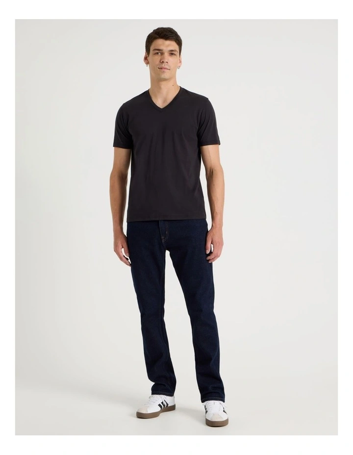 V-Neck T-Shirt in Black image 3