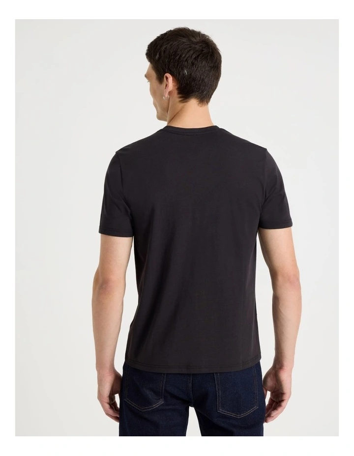 V-Neck T-Shirt in Black image 5