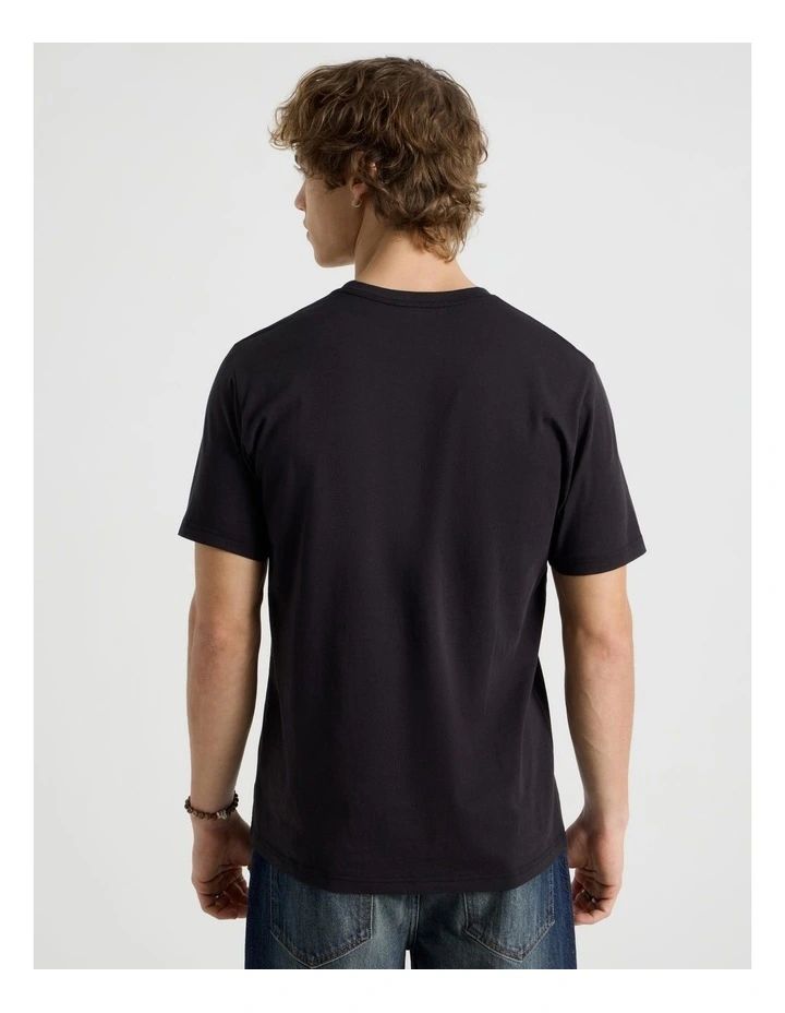 V-Neck T-Shirt in Black image 6