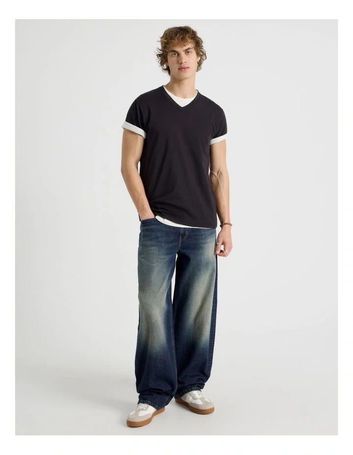 V-Neck T-Shirt in Black image 7