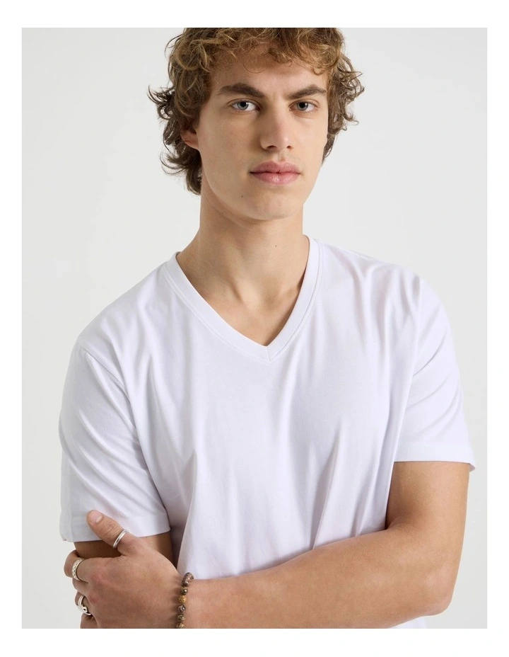 V-Neck T-Shirt in White image 5