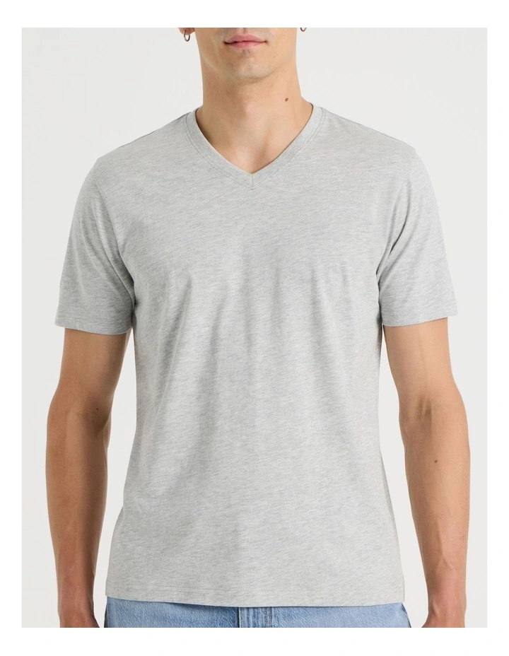 V-Neck T-Shirt in Grey image 4