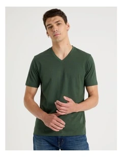V-Neck T-Shirt in Dark Green