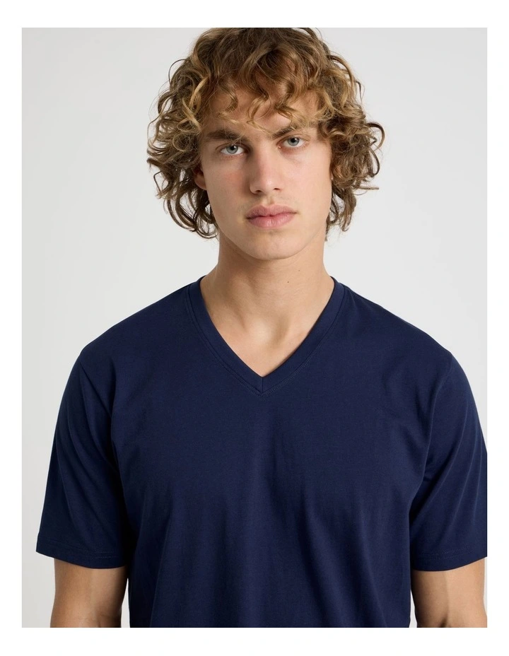 V-Neck T-Shirt in Navy image 3