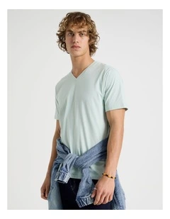 V-Neck T-Shirt in Mint