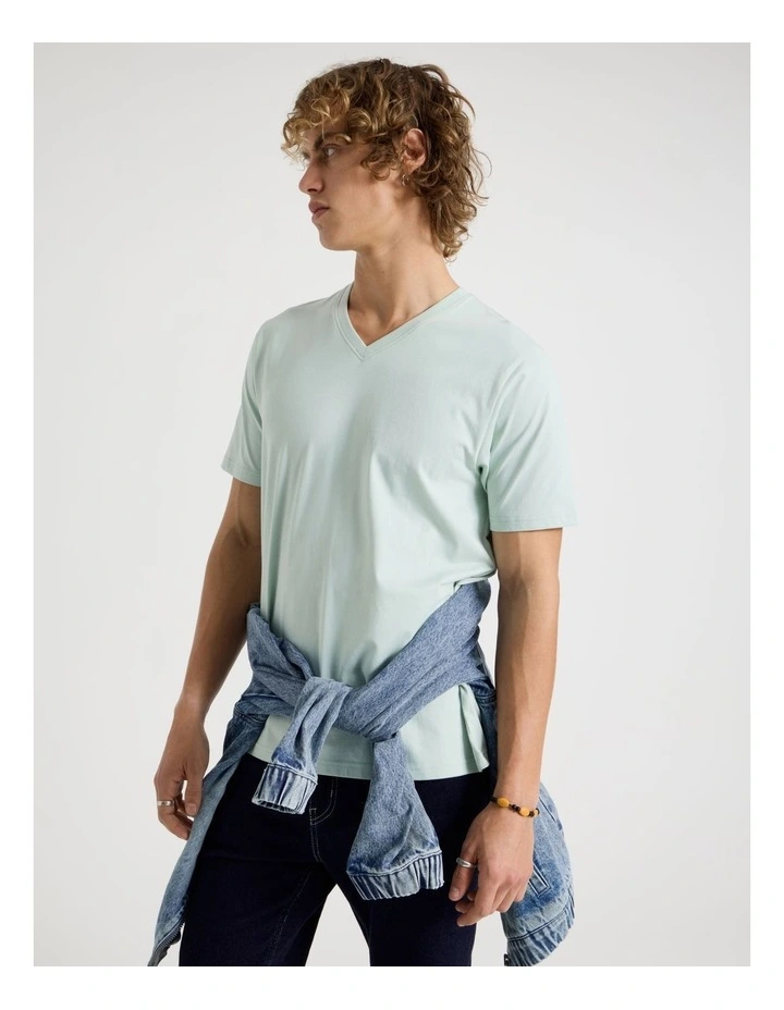V-Neck T-Shirt in Mint image 4