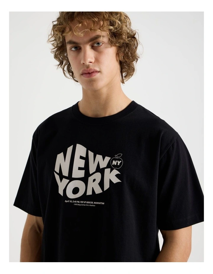 Loose Fit Crew Neck Graphic T-Shirt in Black image 2