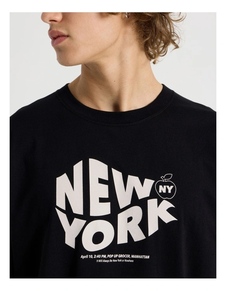 Loose Fit Crew Neck Graphic T-Shirt in Black image 6