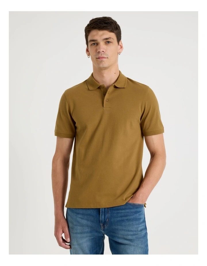 Pique Polo in Gold image 2