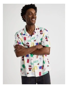 Short Sleeve Shirt in White Christmas Cracker Print