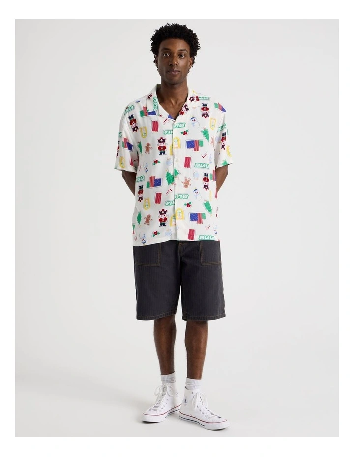 Short Sleeve Shirt in White Christmas Cracker Print image 2