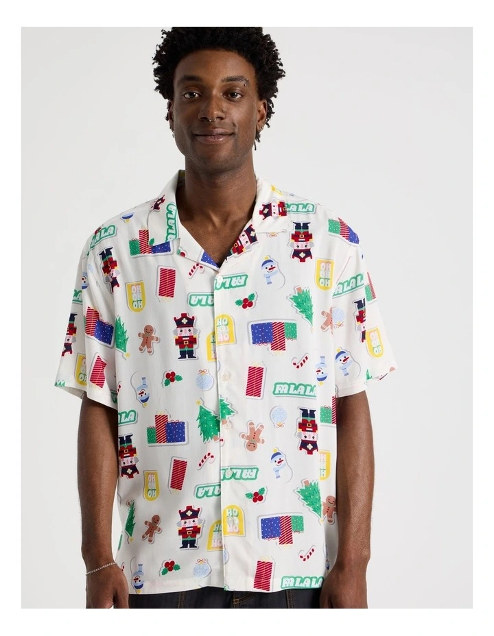 Short Sleeve Shirt in White Christmas Cracker Print image 3