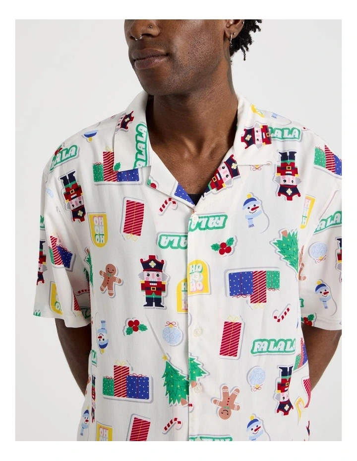Short Sleeve Shirt in White Christmas Cracker Print image 4
