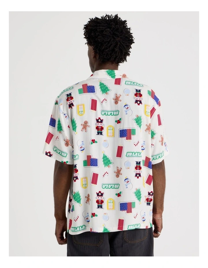 Short Sleeve Shirt in White Christmas Cracker Print image 5