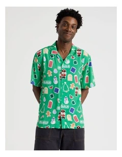 Short Sleeve Shirt in Green Christmas Cracker Print