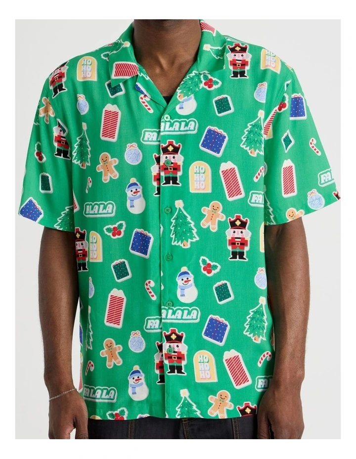 Short Sleeve Shirt in Green Christmas Cracker Print image 2