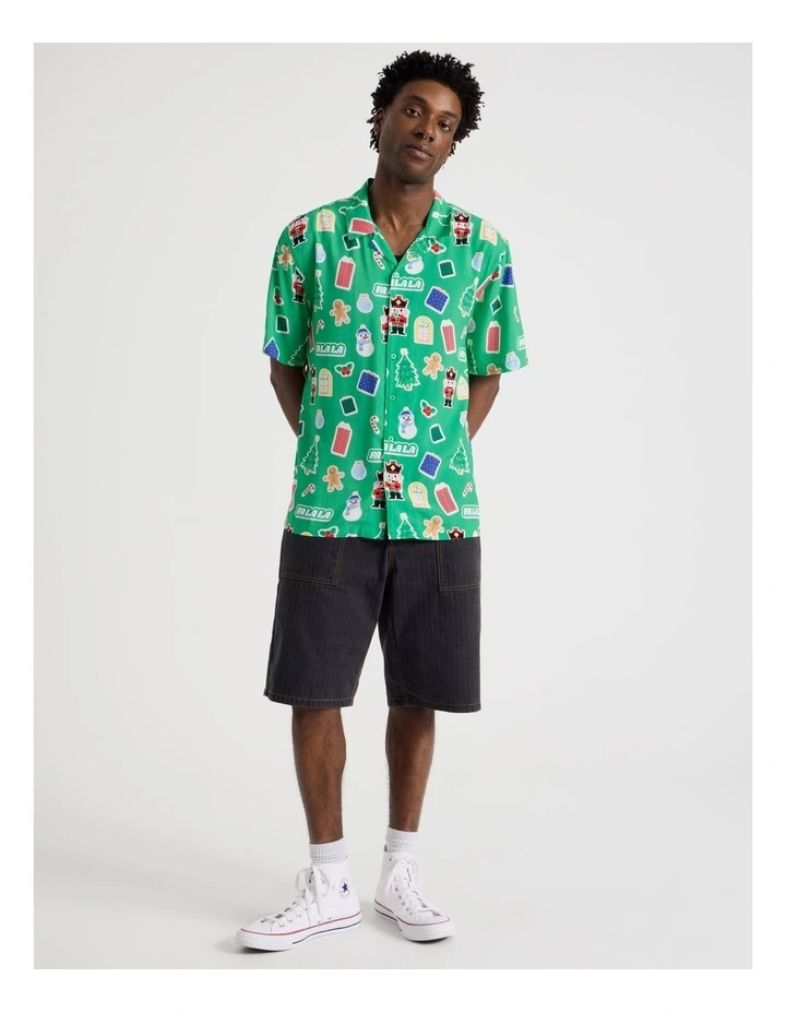 Short Sleeve Shirt in Green Christmas Cracker Print image 3