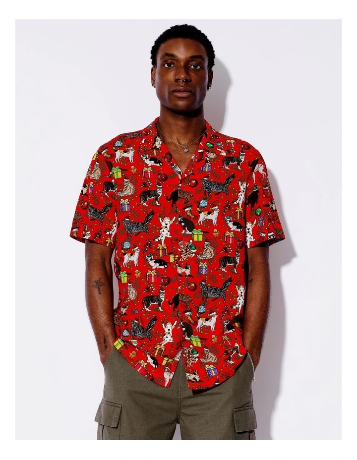 Cartoon Xmas Puppy Print Rayon Short Sleeve Shirt in Red image 3