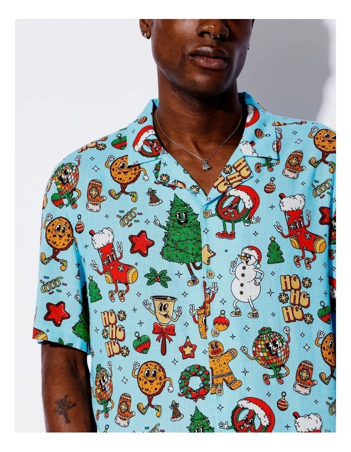 Blue Christmas Print Linen Blend Short Sleeve Shirt in Blue image 4