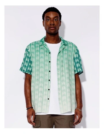 Palm Spring Placement Print Short Sleeve Shirt in Green