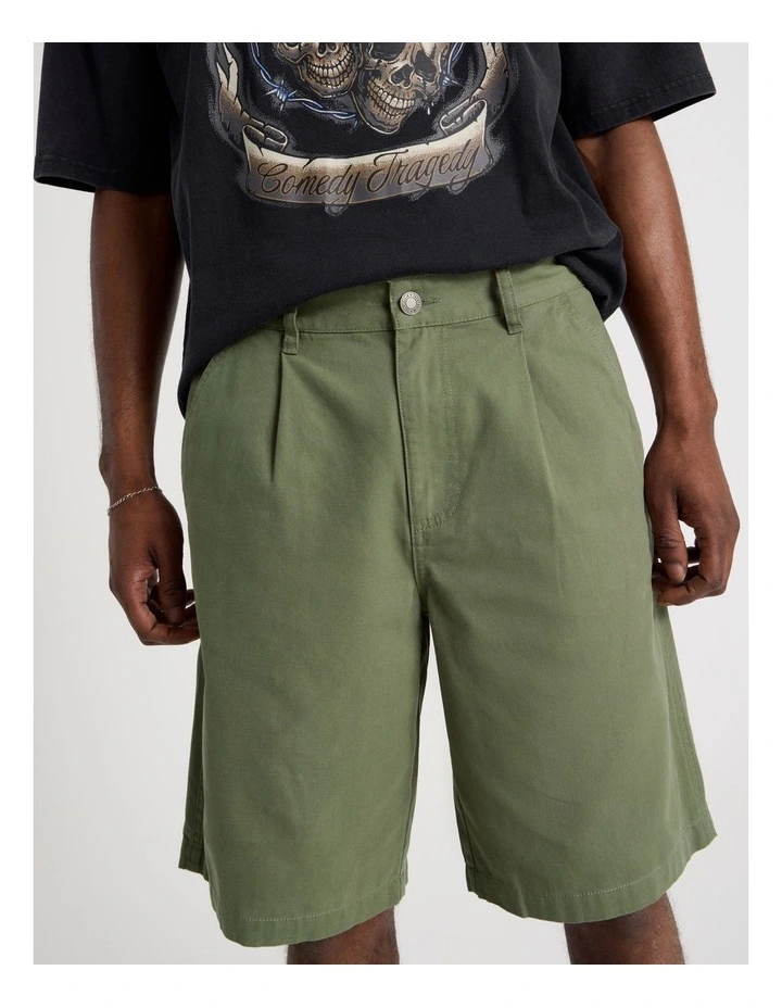 Chino Shorts in Green image 4