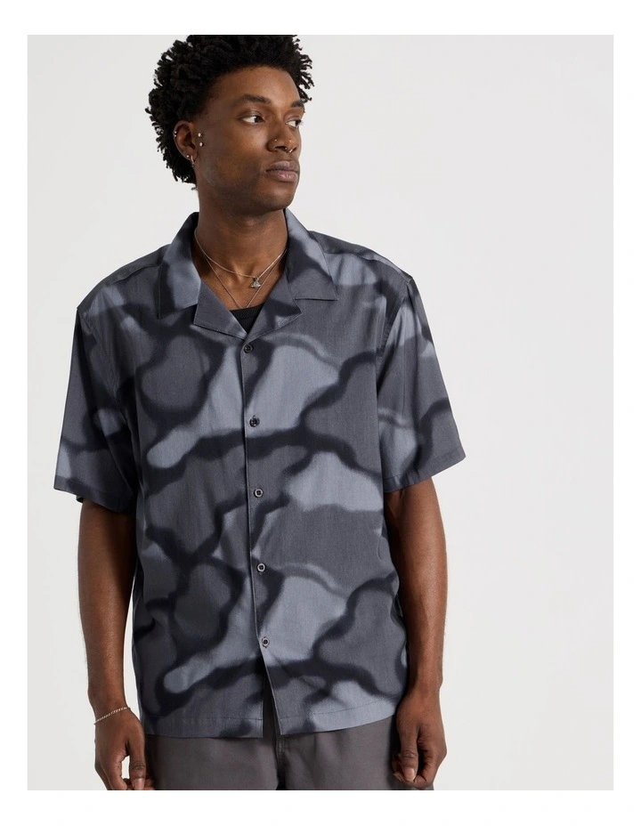 Relaxed Short Sleeve Shirt in Navy Watermark Print image 3