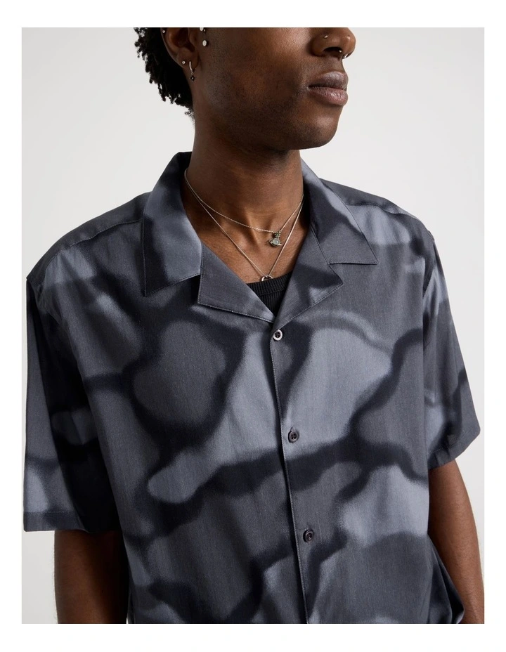 Relaxed Short Sleeve Shirt in Navy Watermark Print image 4