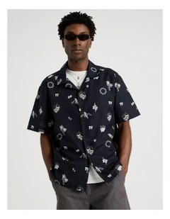 Short Sleeve Shirt in Black Resort Tropical Print