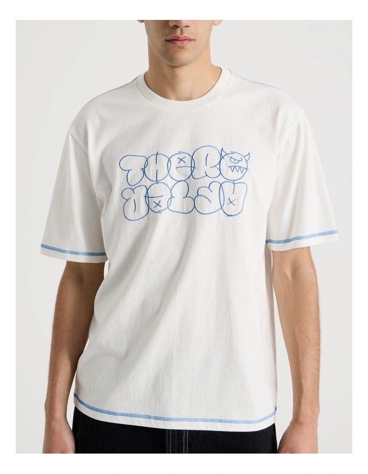 Contrast Stitch Print Short Sleeve Tee in White image 4