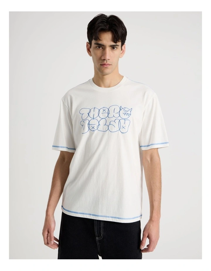Contrast Stitch Print Short Sleeve Tee in White image 5