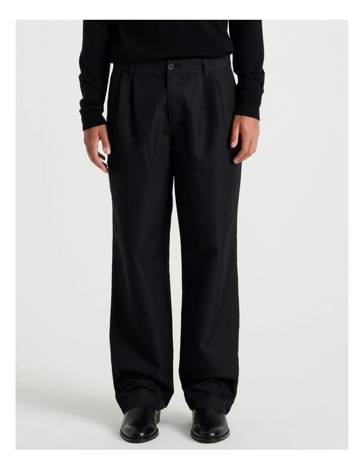 Double Pleat Tapered Fit Pants in Black image 2