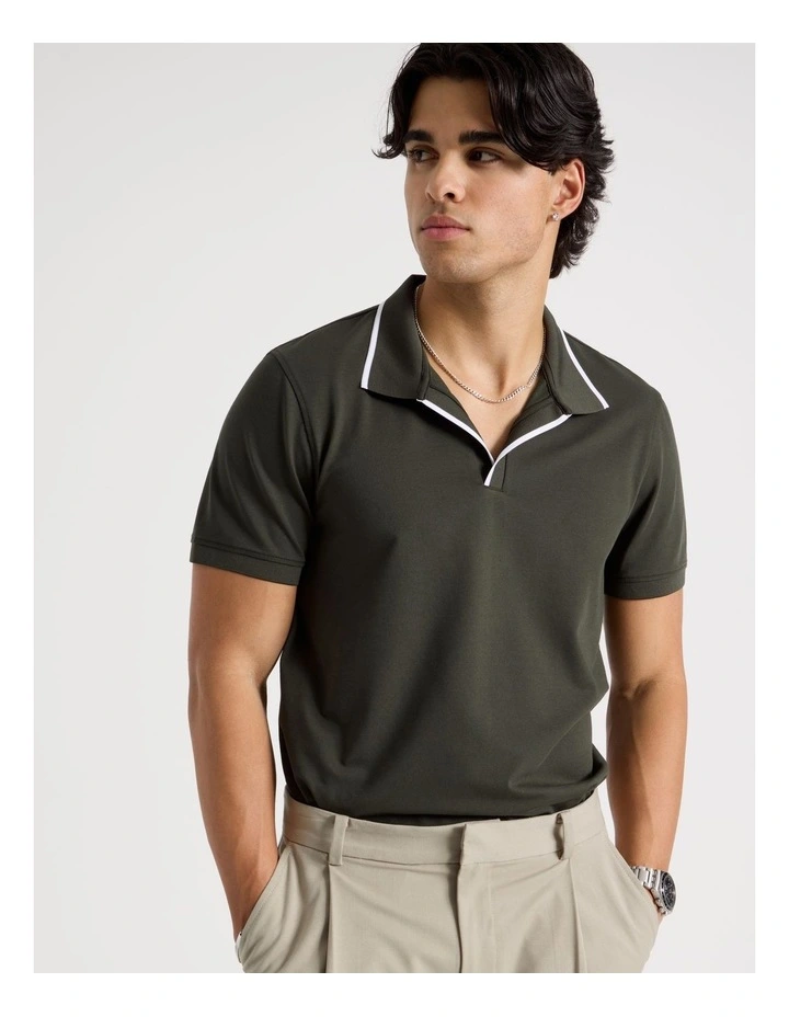 Contrast Tipping Open Collar Short Sleeve Polo in Khaki image 3