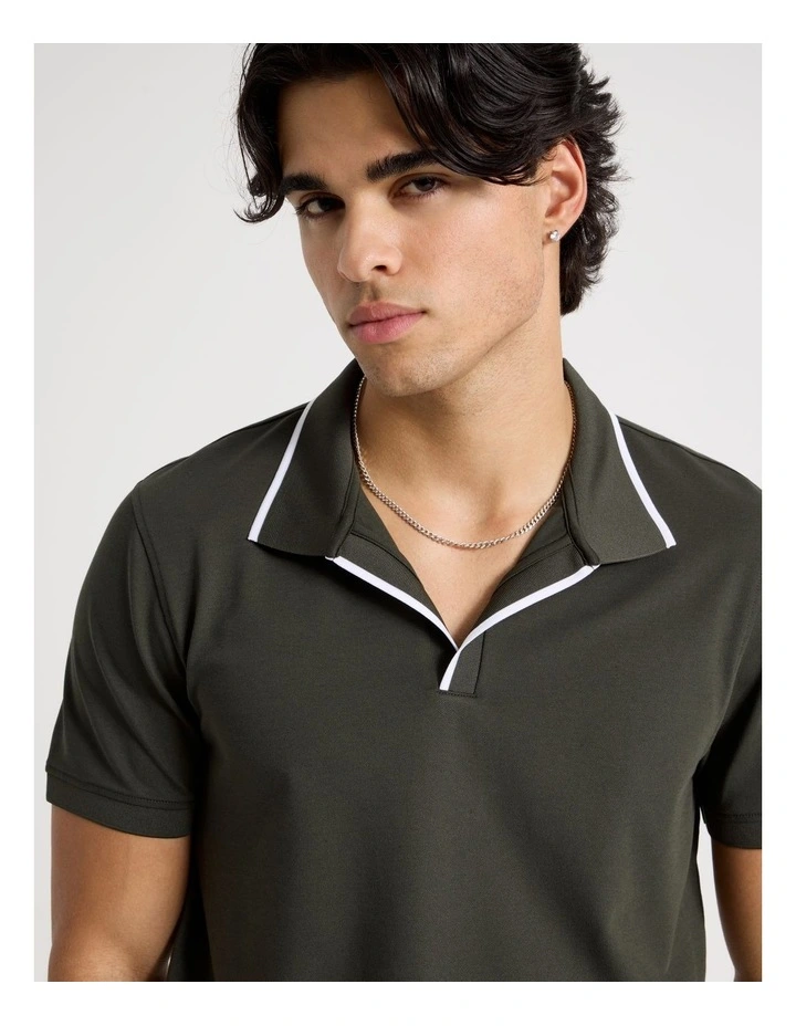 Contrast Tipping Open Collar Short Sleeve Polo in Khaki image 4