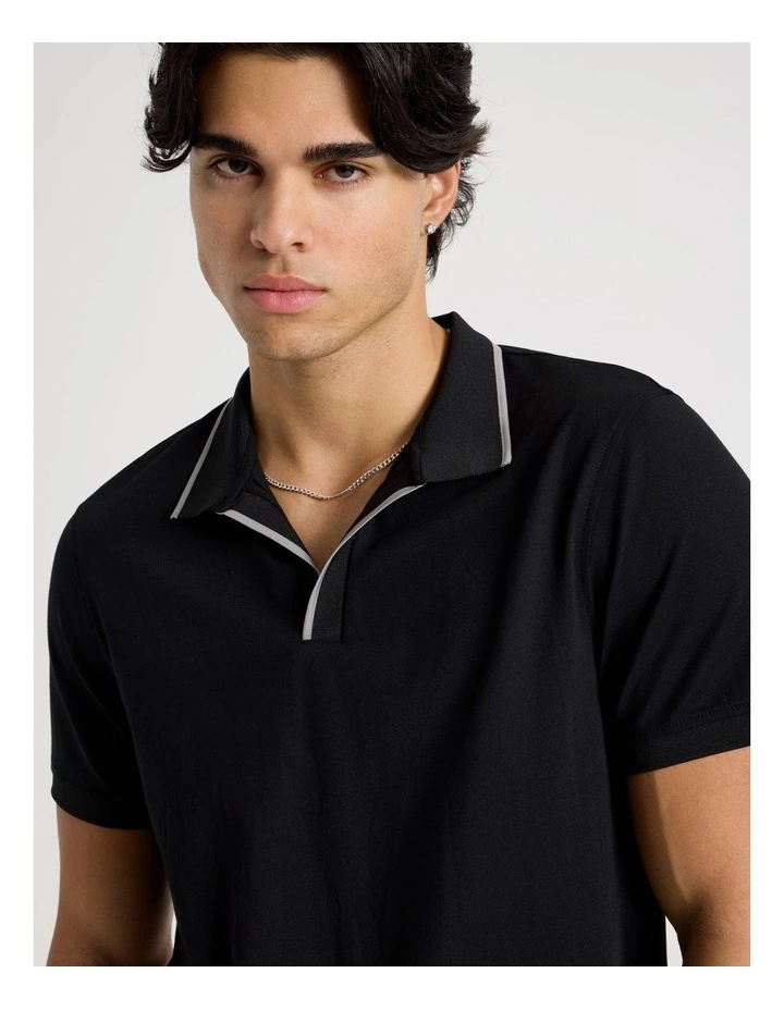 Contrast Tipping Open Collar Short Sleeve Polo in Black image 4
