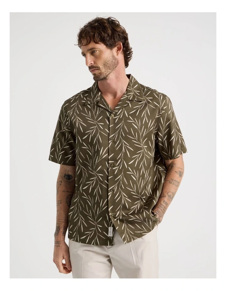 Shirt in Green Bamboo Leaf Print image 4