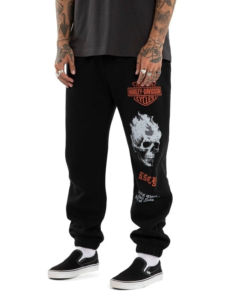 Earn Trackpant in Black image 5