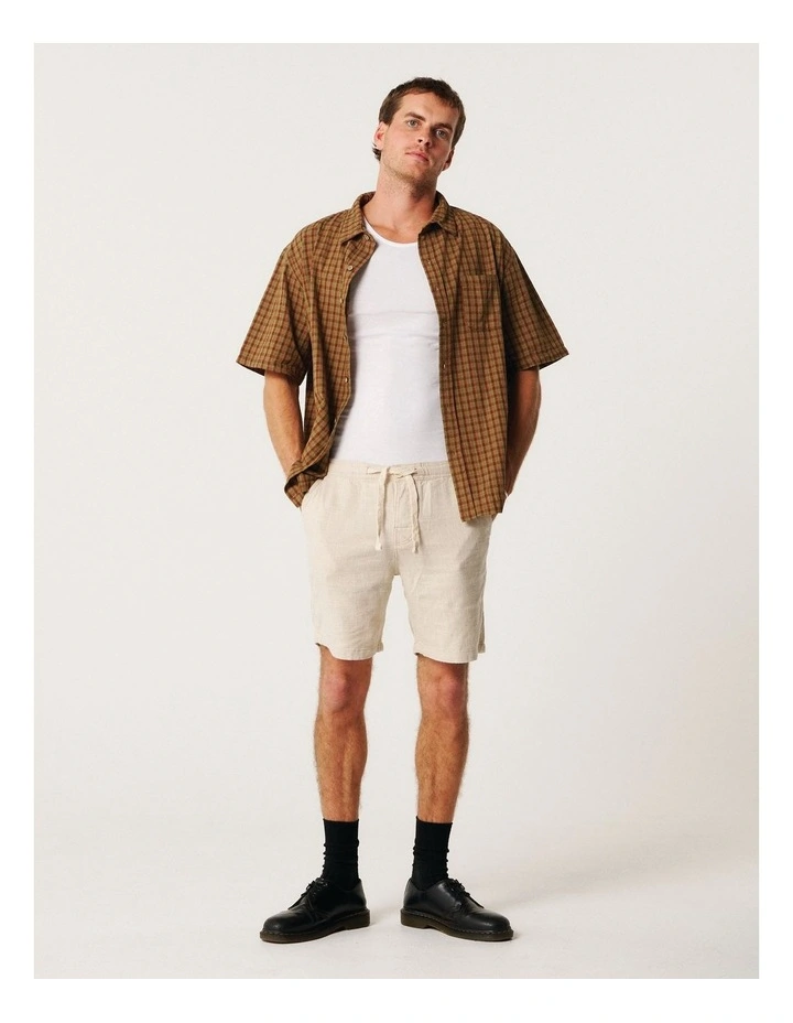 Cruiser Linen Short in Ecru image 4
