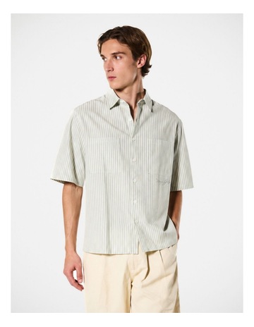 Green/Off White colour