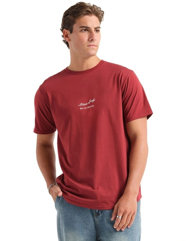Signature T-shirt in Burgundy image 5