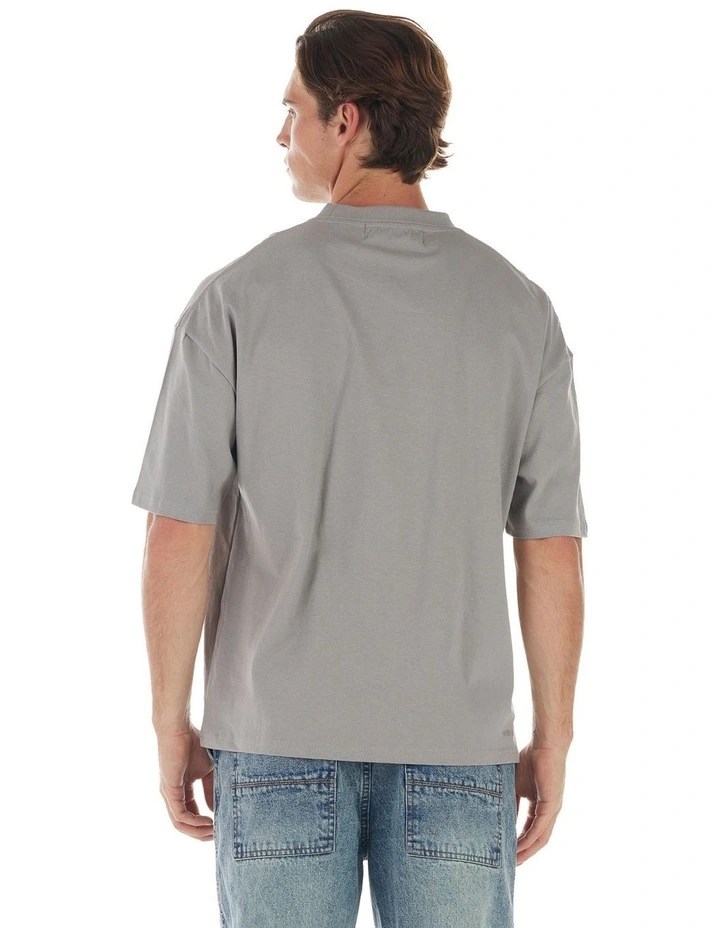Evan T-shirt in Enzyme Grey image 2