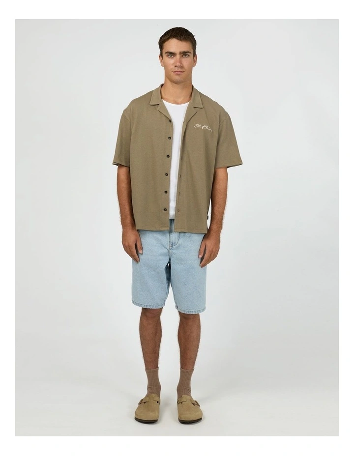 Rays Short Sleeve Shirt in Oilve image 1