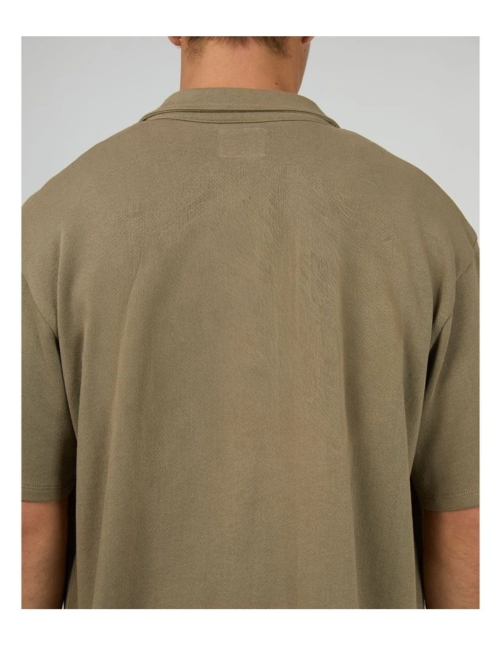 Rays Short Sleeve Shirt in Oilve image 3