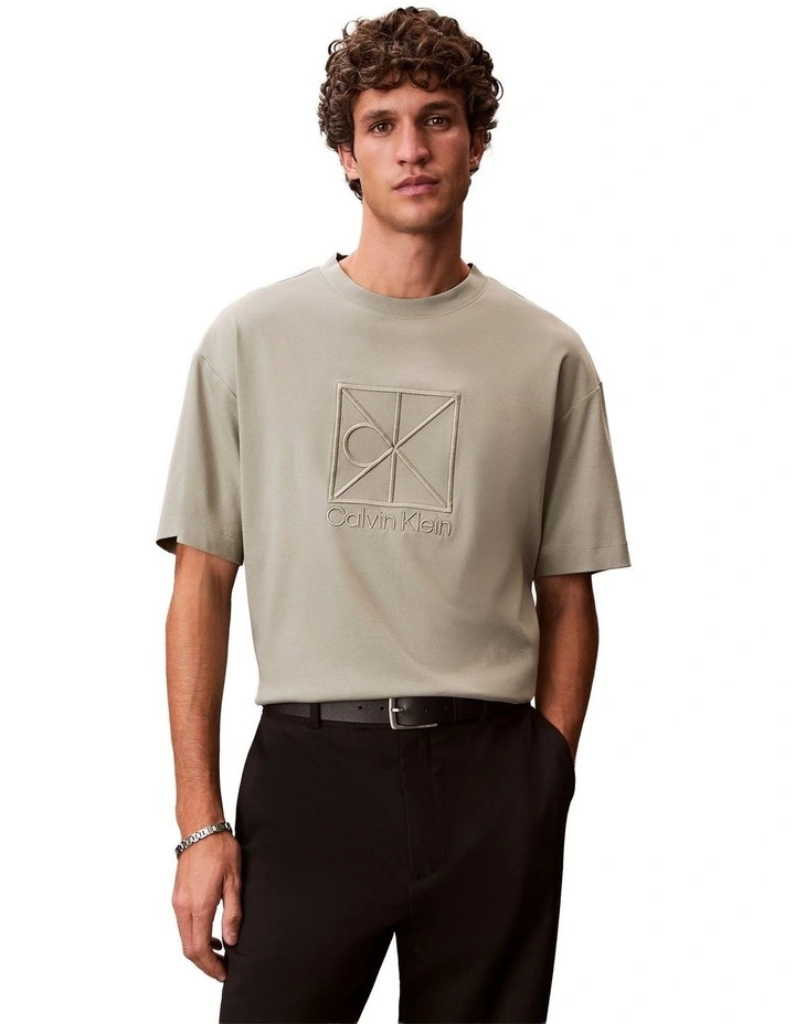 Relaxed Premium Interlock Emblem T-shirt in Green image 1