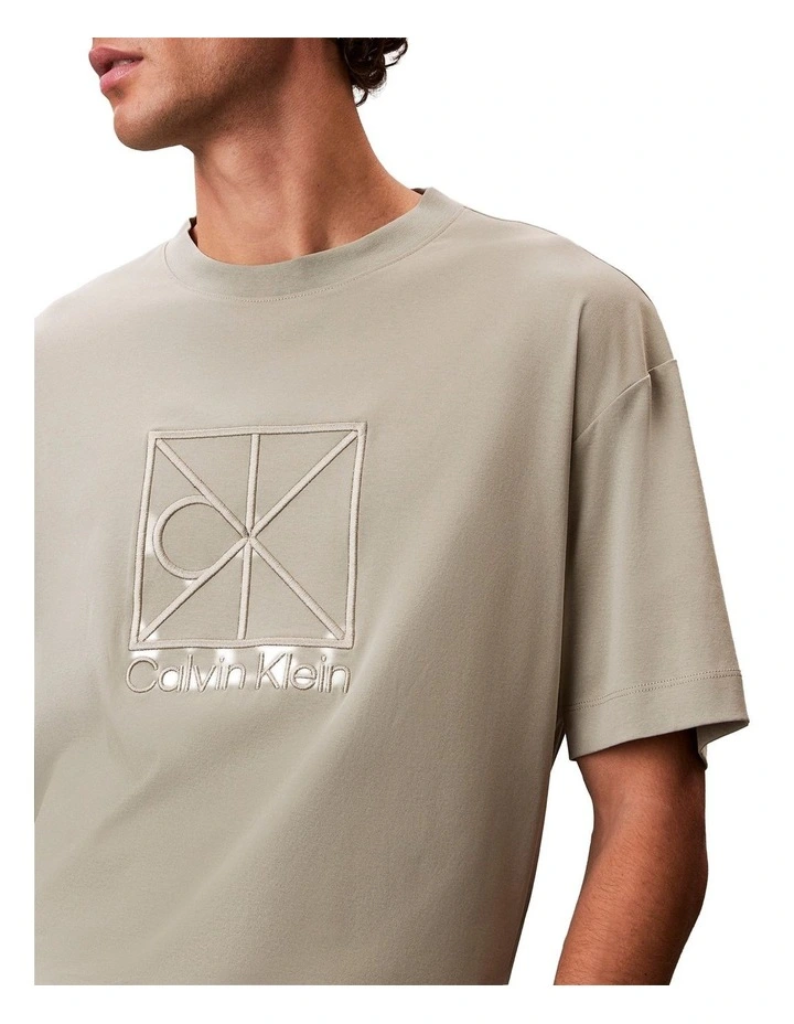 Relaxed Premium Interlock Emblem T-shirt in Green image 3