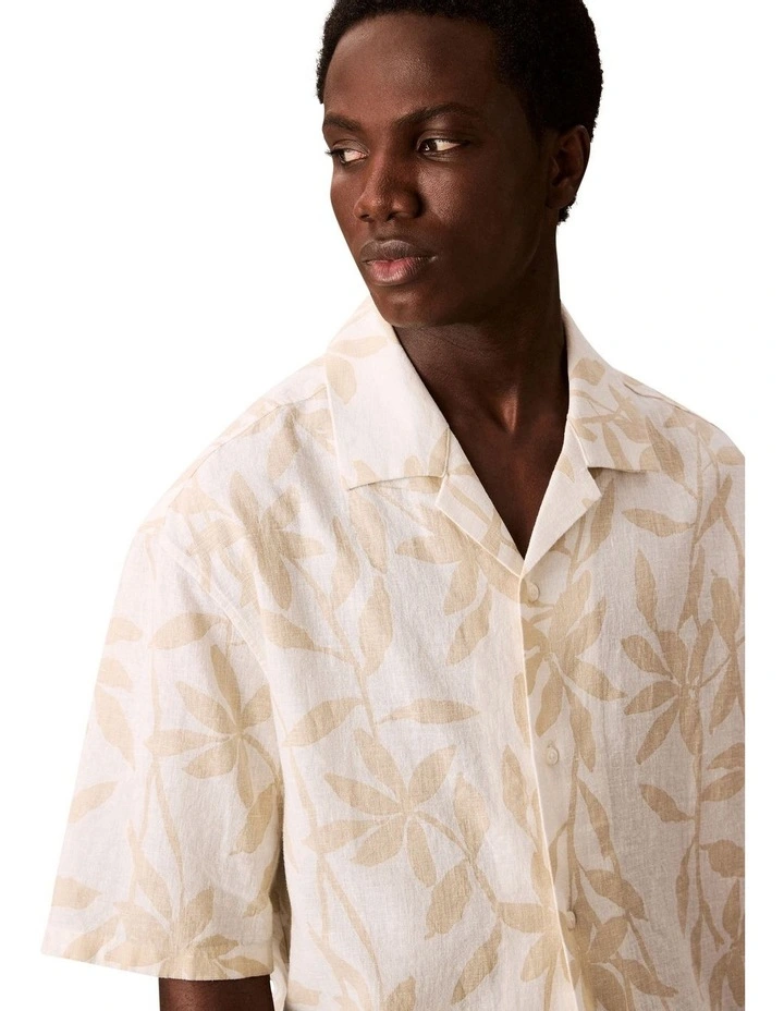 Camp Collar Aop Linen Relaxed Short Sleeve Shirt in Pistachio Shell image 3